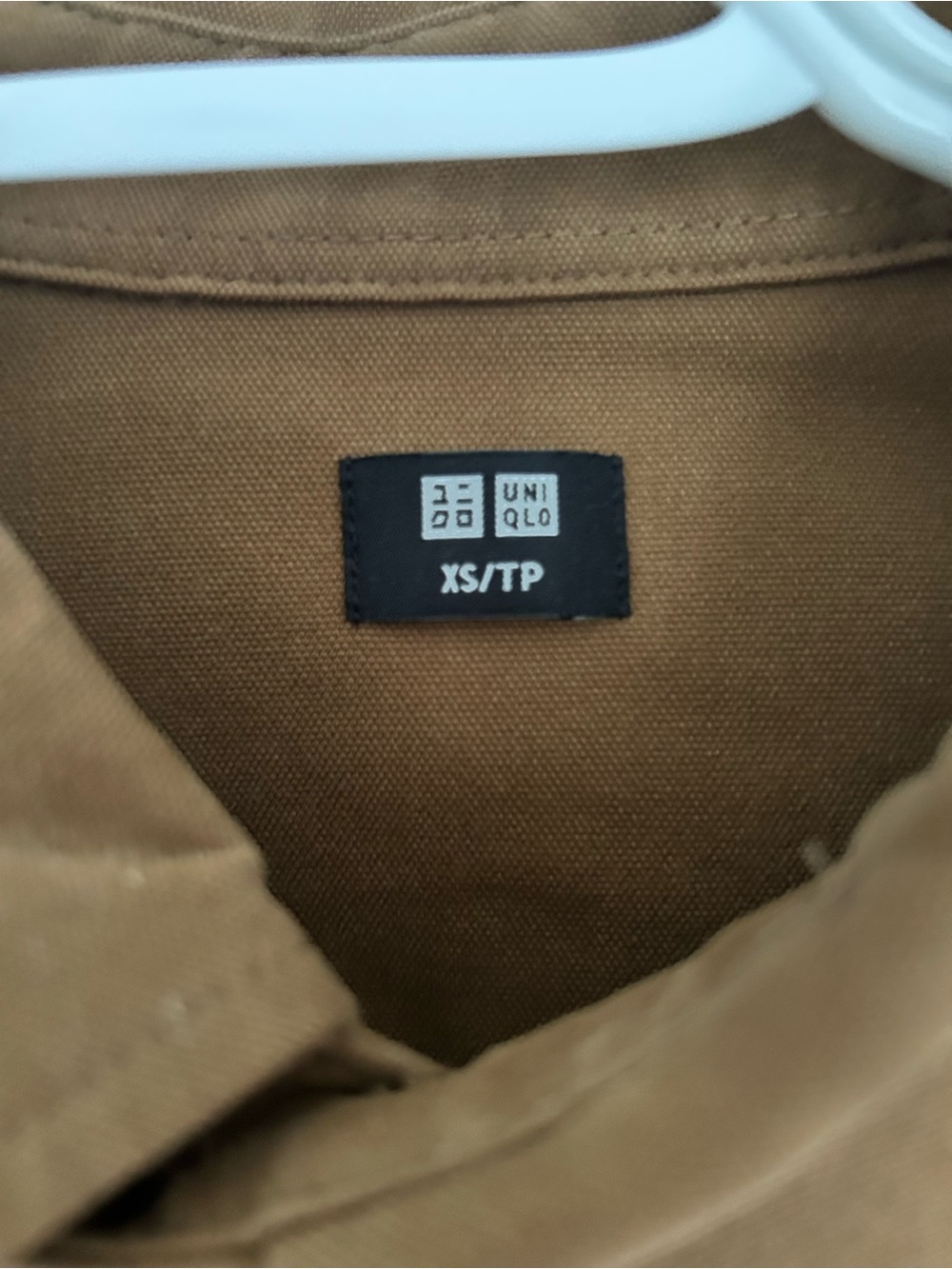 UNISEX UNIQLO XS EXTRA BUTTON INCLUDED LIKE NEW - Picture 4 of 5
